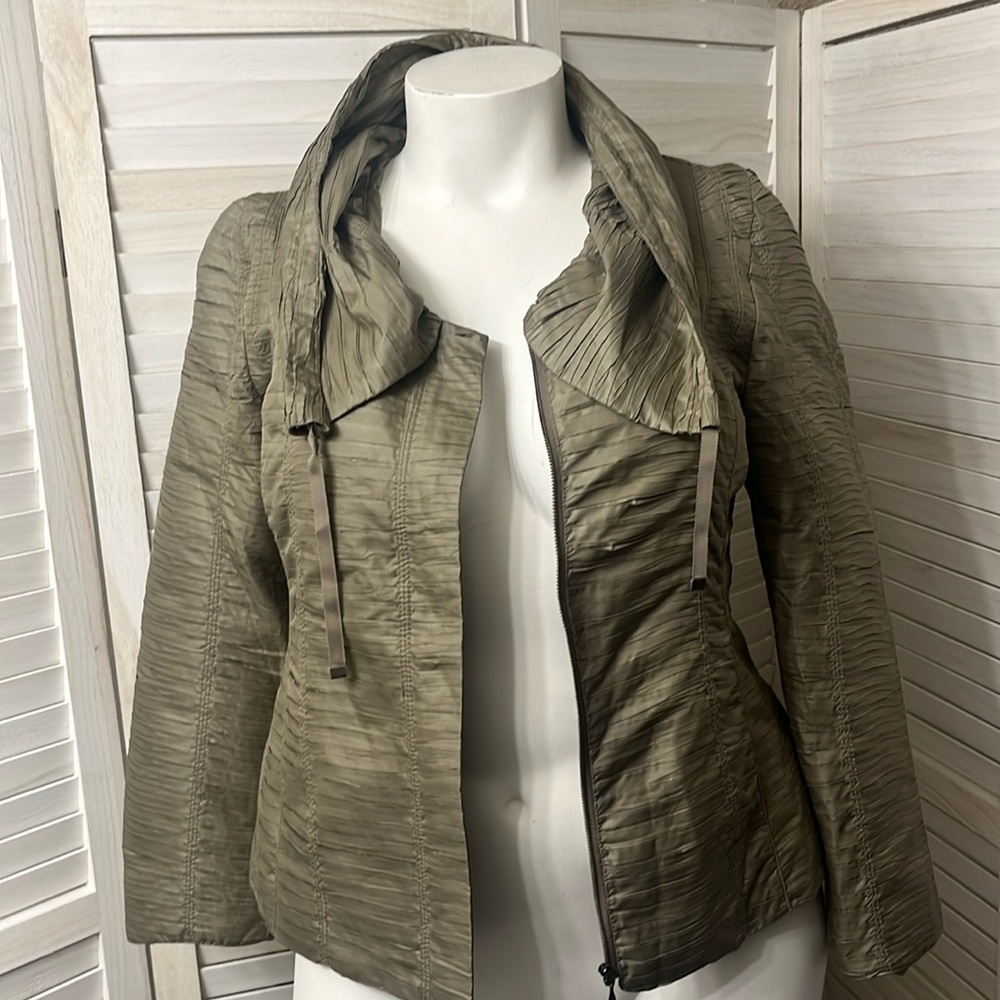 Chico’s Jacket w/adjustable collar. Medium